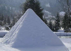 Pyramide-Winter2006.jpg